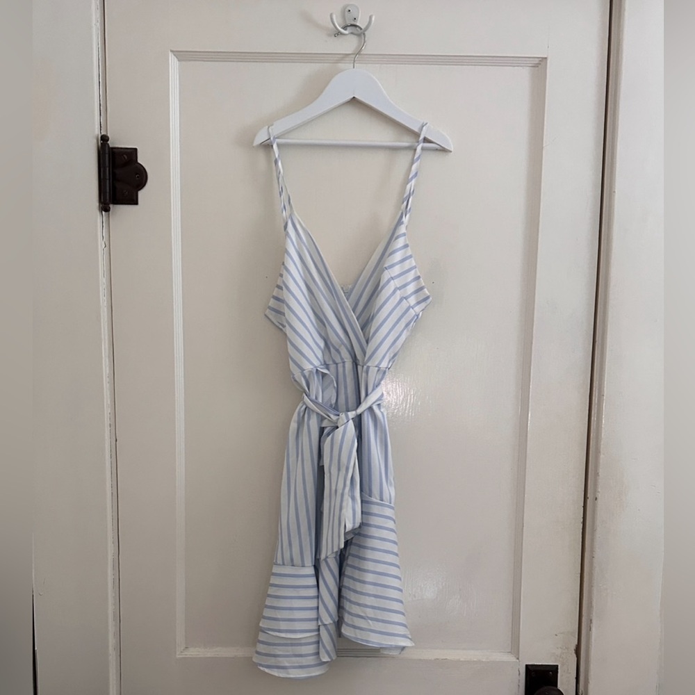 Striped Ruffle wrap dress - Picture 2 of 4